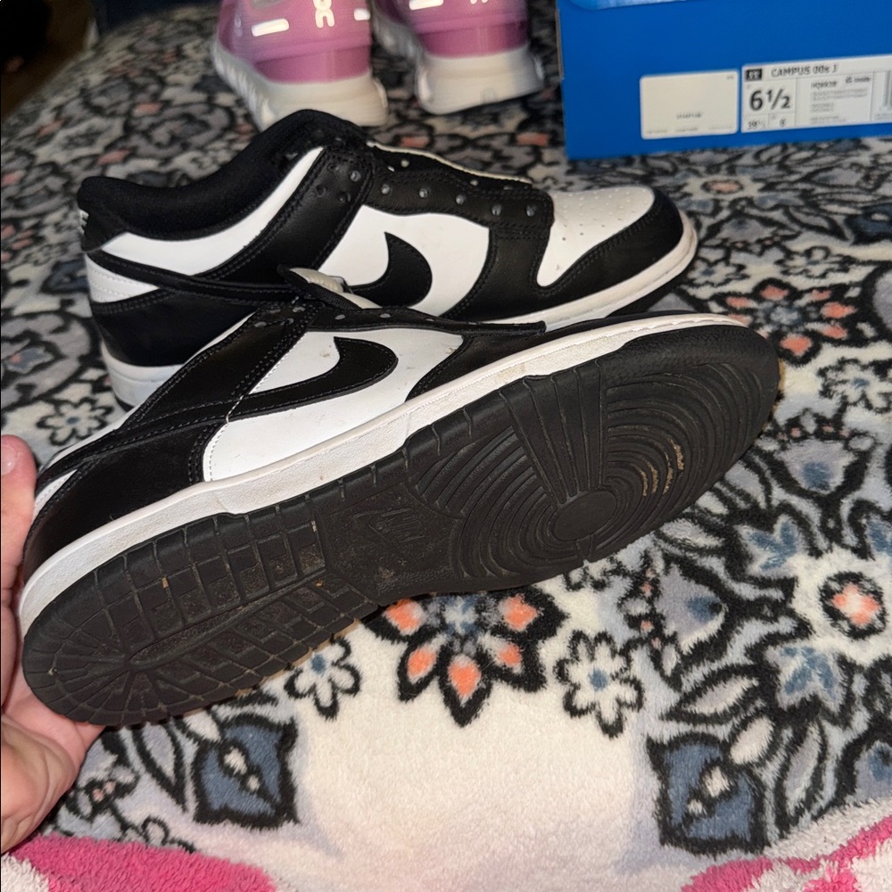 Nikes - Picture 2 of 3